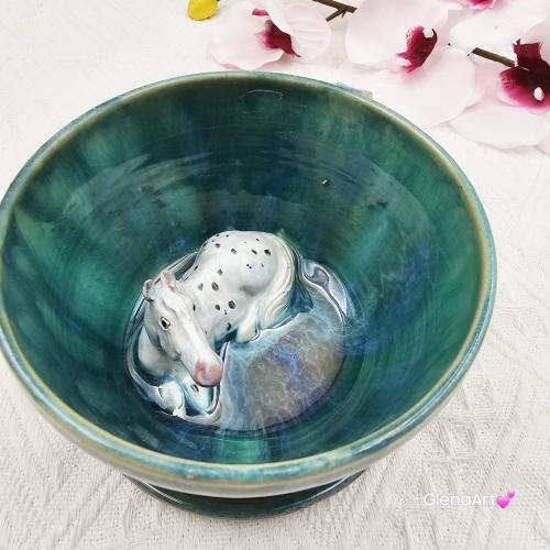 Filiżanka SIWY KOŃ nakrapiany ceramiczna ze spodkiem i KONIEM - SIWYM w środku ręcznie toczona i malowana w kolorze turkusowego jeziorka ze spodkiem prezent dla koniarza w kolorze turkusowego jeziorka kubek koń z koniem