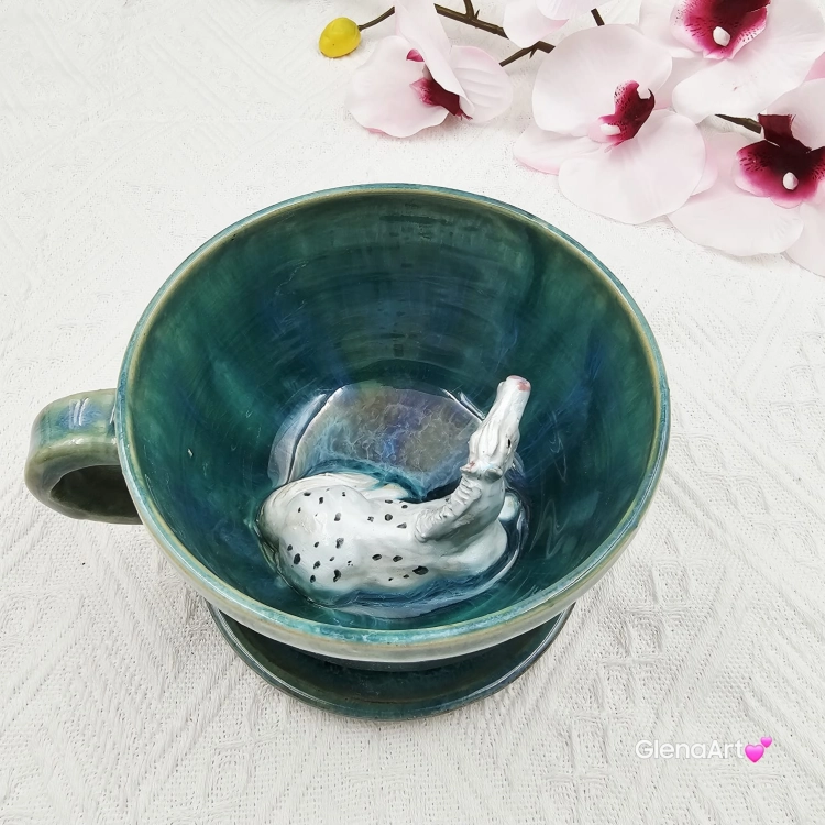Filiżanka SIWY KOŃ nakrapiany ceramiczna ze spodkiem i KONIEM - SIWYM w środku ręcznie toczona i malowana w kolorze turkusowego jeziorka ze spodkiem prezent dla koniarza w kolorze turkusowego jeziorka kubek koń z koniem