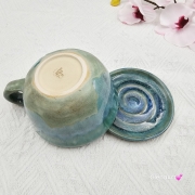 Filiżanka SIWY KOŃ nakrapiany ceramiczna ze spodkiem i KONIEM - SIWYM w środku ręcznie toczona i malowana w kolorze turkusowego jeziorka ze spodkiem prezent dla koniarza w kolorze turkusowego jeziorka kubek koń z koniem