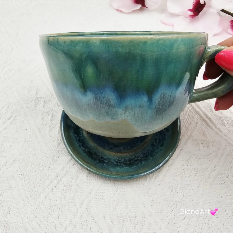 Filiżanka SIWY KOŃ nakrapiany ceramiczna ze spodkiem i KONIEM - SIWYM w środku ręcznie toczona i malowana w kolorze turkusowego jeziorka ze spodkiem prezent dla koniarza w kolorze turkusowego jeziorka kubek koń z koniem