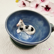 Filiżanka koń siwy niebiesko - zielona srokaty koń ceramiczna ze spodkiem i koniem w środku ręcznie toczona i malowana w kolorze zielonym i niebieskim ze spodkiem prezent dla koniarza kubek koń wewnątrz filiżanki