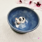 Filiżanka koń siwy niebiesko - zielona srokaty koń ceramiczna ze spodkiem i koniem w środku ręcznie toczona i malowana w kolorze zielonym i niebieskim ze spodkiem prezent dla koniarza kubek koń wewnątrz filiżanki