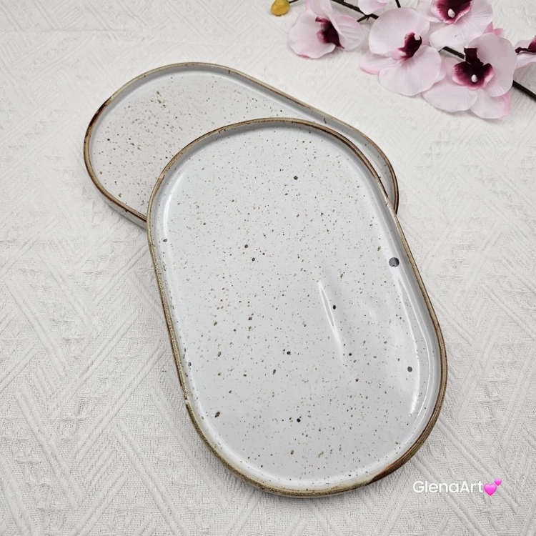 Półmisek z rantem 28,5 x 19 cm Arondi Kera Rustic Krem nakrapiany średni pięknie się prezentuje