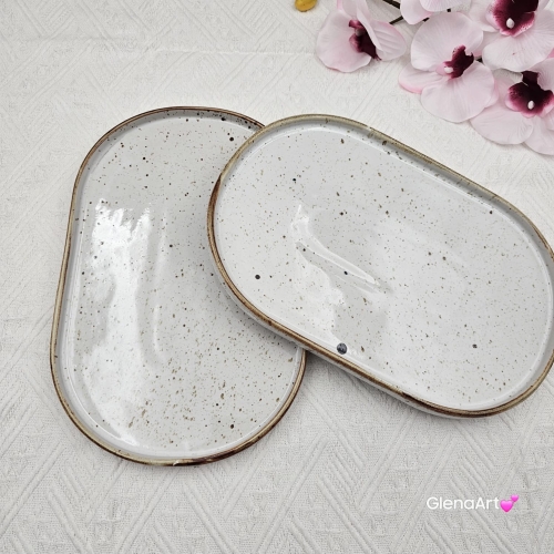 Półmisek z rantem 28,5 x 19 cm Arondi Kera Rustic Krem nakrapiany średni pięknie się prezentuje