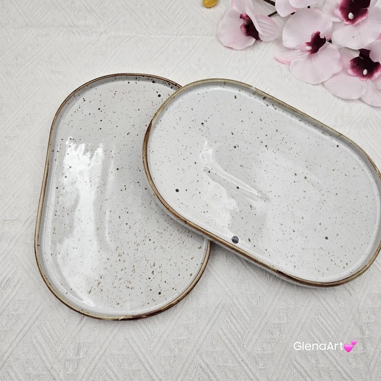 Półmisek z rantem 28,5 x 19 cm Arondi Kera Rustic Krem nakrapiany średni pięknie się prezentuje