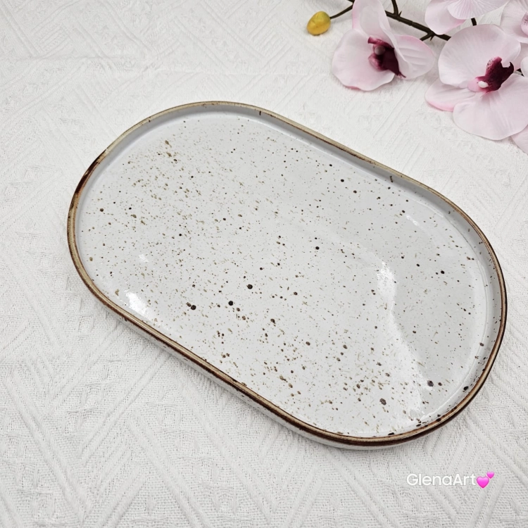 Półmisek z rantem 28,5 x 19 cm Arondi Kera Rustic Krem nakrapiany średni pięknie się prezentuje