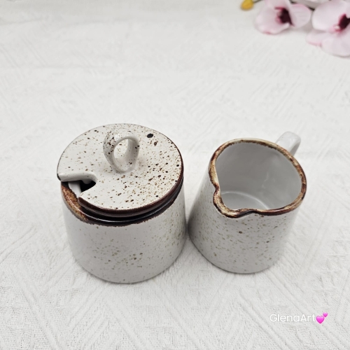 Cukiernica ceramiczna Hanny Rustic Krem Kera nakrapiana Kera Ceramika solidna cukiernica kremowa z pokrywką