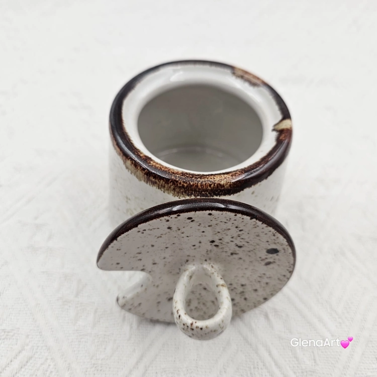 Cukiernica ceramiczna Hanny Rustic Krem Kera nakrapiana Kera Ceramika solidna cukiernica kremowa z pokrywką