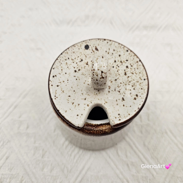 Cukiernica ceramiczna Hanny Rustic Krem Kera nakrapiana Kera Ceramika solidna cukiernica kremowa z pokrywką
