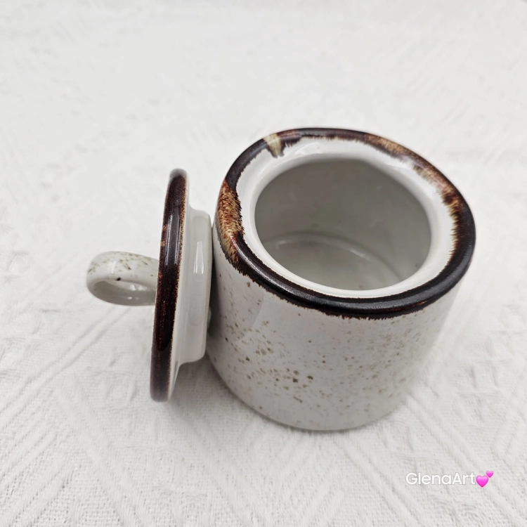 Cukiernica ceramiczna Hanny Rustic Krem Kera nakrapiana Kera Ceramika solidna cukiernica kremowa z pokrywką