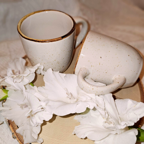 Kubek ceramiczny Bel Rustic Krem Kera nakrapiany