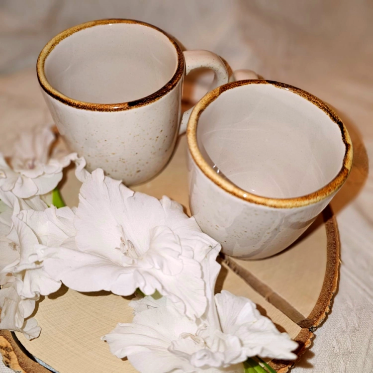 Kubek ceramiczny Bel Rustic Krem Kera nakrapiany