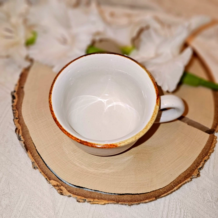 Kubek ceramiczny Bel Rustic Krem Kera nakrapiany