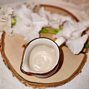 Mlecznik ceramiczny Trio Rustic Krem Kera nakrapiany