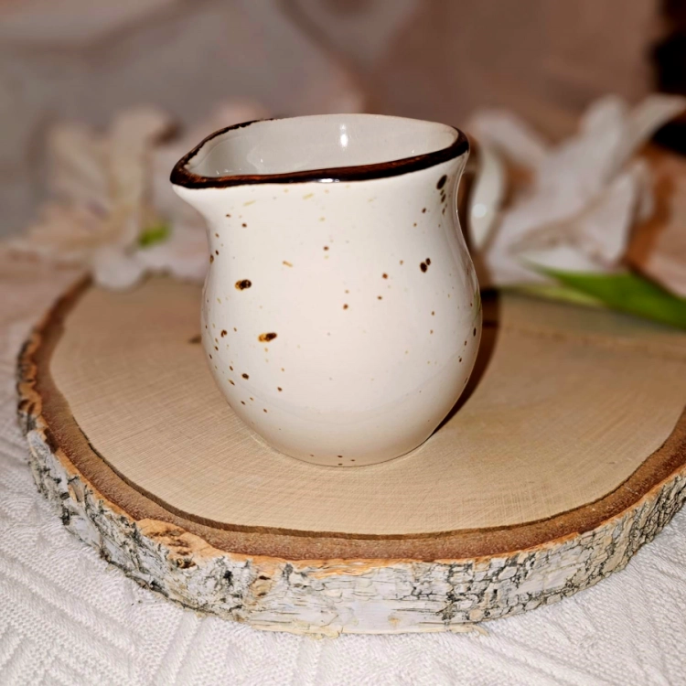 Mlecznik ceramiczny Trio Rustic Krem Kera nakrapiany