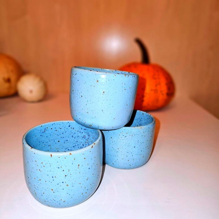Czarka ceramiczna nakrapiana błękitna - 150 ml kubek bez ucha ręcznie toczony