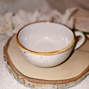 Duża Filiżanka ceramiczna ze spodkiem Jumbo Rustic Krem Kera nakrapiana