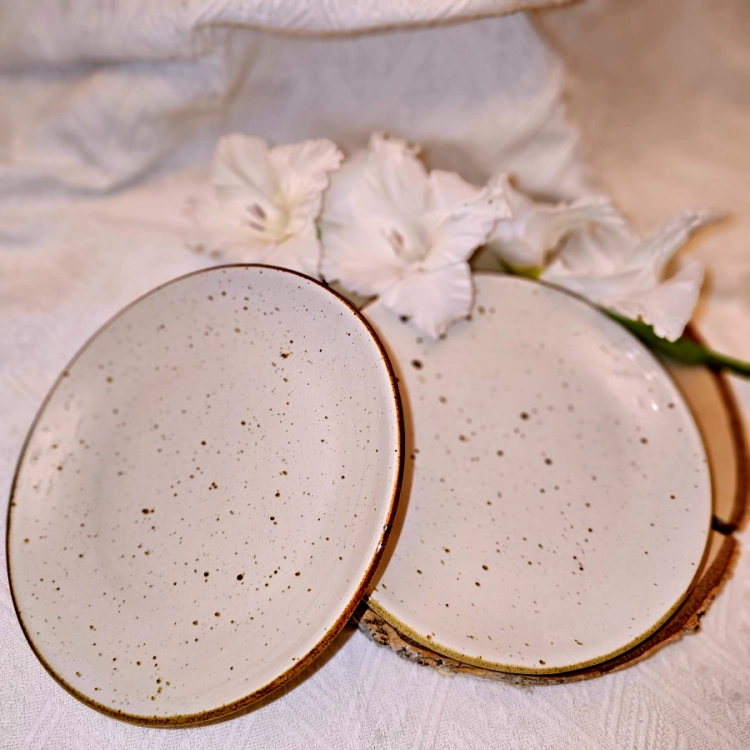 Talerz ceramiczny deserowy / śniadaniowy Still Rustic Krem Kera nakrapiany