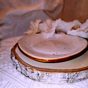 Talerz ceramiczny deserowy Delta Rustic Krem Kera nakrapiany
