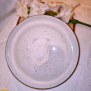 Talerz ceramiczny obiadowy Still Rustic Krem Kera nakrapiany dość cieżki