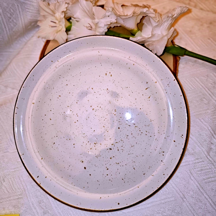 Talerz ceramiczny obiadowy Still Rustic Krem Kera nakrapiany dość cieżki