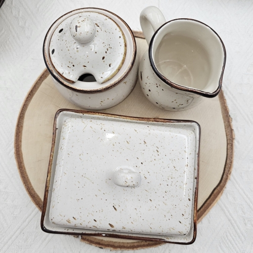 Zestaw zastawa stołowa ceramiczna rustykalna komplet stołowy maselnica cukiernica mlecznik kera Still Rustic Krem nakrapiana 3 częściowy zestaw na prezent komplet ceramiki ST