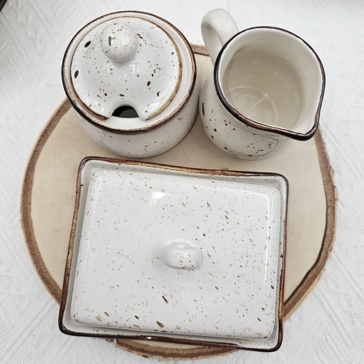 Zestaw zastawa stołowa ceramiczna rustykalna komplet stołowy maselnica cukiernica mlecznik kera Still Rustic Krem nakrapiana 3 częściowy zestaw na prezent komplet ceramiki ST