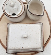 Zestaw zastawa stołowa ceramiczna rustykalna komplet stołowy maselnica cukiernica mlecznik kera Still Rustic Krem nakrapiana 3 częściowy zestaw na prezent komplet ceramiki ST
