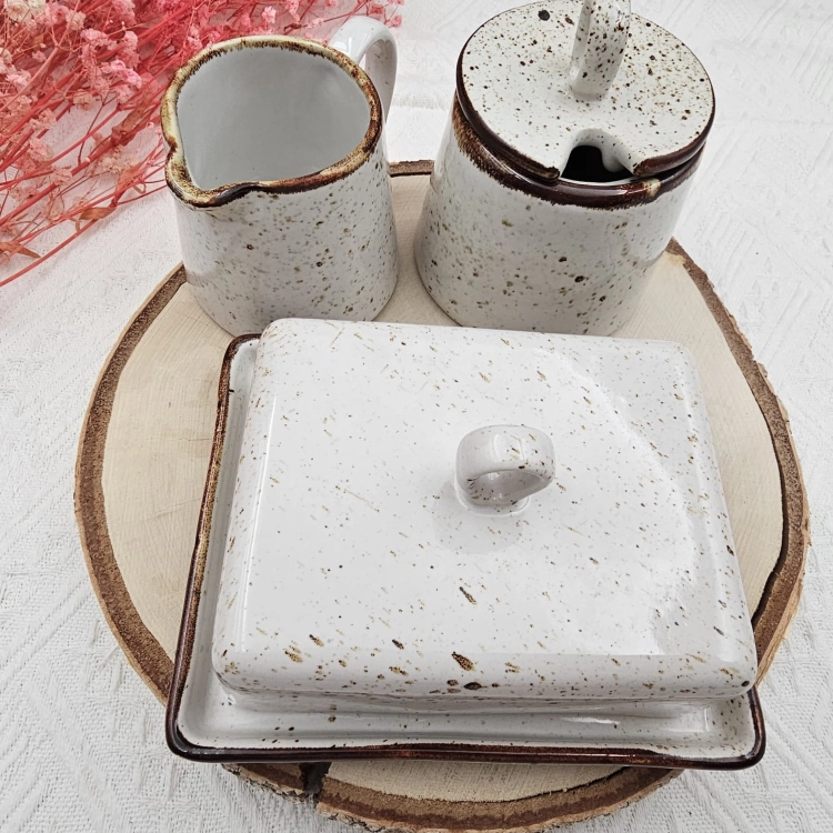Zestaw 3 - części zastawa stołowa ceramiczna rustykalna komplet stołowy maselnica cukiernica mlecznik kera Still Rustic Krem nakrapiana 3 częściowy zestaw na prezent komplet ceramiki NW