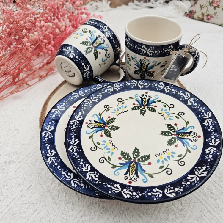 Zestaw kaszubski komplet zastawa stołowa 4 - częściowa dla 2 osób talerzyki ceramiczne i kubki folkowe kaszubski śniadaniowy kaszubek i kubek bel ceramiczny kaszubska ceramika ręcznie zdobiona Arbata 320 ml na prezent