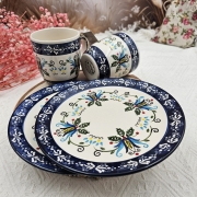 Zestaw kaszubski komplet zastawa stołowa 4 - częściowa dla 2 osób talerzyki ceramiczne i kubki folkowe kaszubski śniadaniowy kaszubek i kubek bel ceramiczny kaszubska ceramika ręcznie zdobiona Arbata 320 ml na prezent