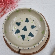 Miska choinka motyw świąteczny wewnątrz ceramiczna nieidealna Glena Art talerz głęboki na zupę 0,8 l ceramiczny ceramika rękodzieło ręcznie robiona z formy miska talerz do zupy z jasnej masy kamionkowej z choinkami i śnieżynkami