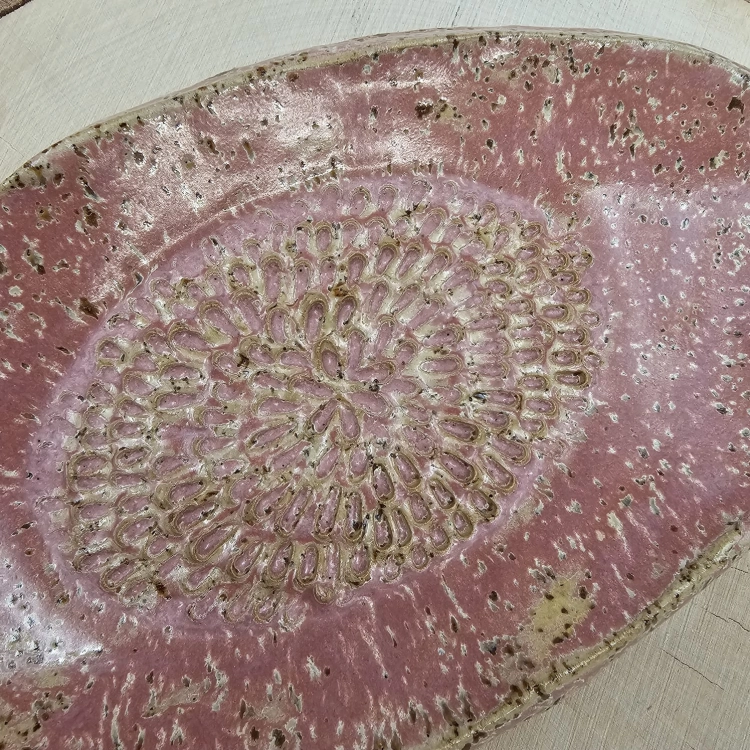 Tarka ceramiczna do czosnku i imbiru marchwi i owoców czerwona / brązowa w cętki Glena Art rękodzieło ulepiona ręcznie tarka do owoców