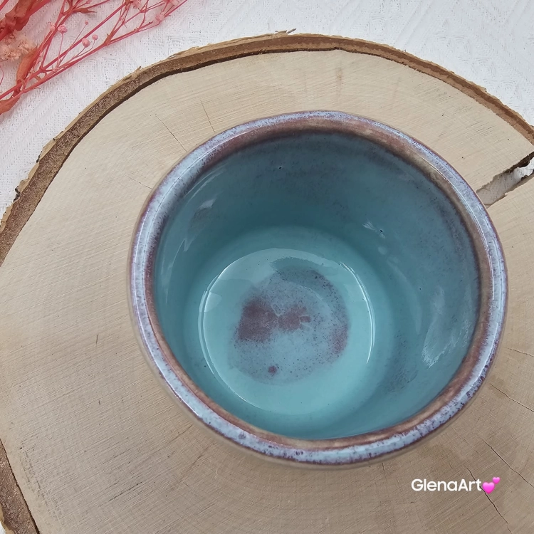 Kubek czarka ceramiczna w kolorach niebieskich i błękitnych przenikających się ceramiczna Glena Art kubek bez uszka do kawy herbaty ulubiony kubek ceramiczny ceramika 250 ml niebieskie odcienie