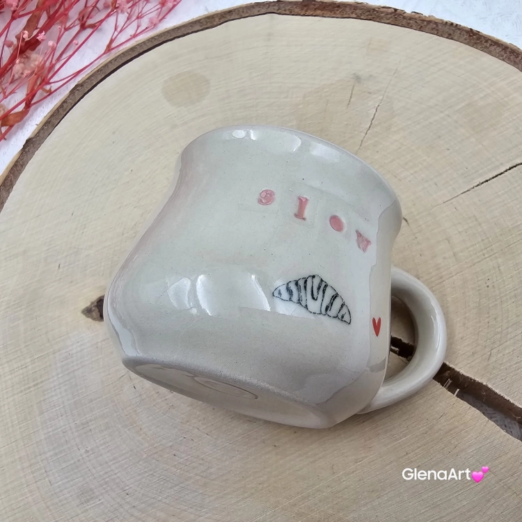 Kubek ceramiczny slow i croissant Glena Art beczułka mała kubeczek z uszkiem do kawy herbaty ulubiony kubek z napisem slow i croissant i rogalikiem ceramiczny ceramika 120 ml