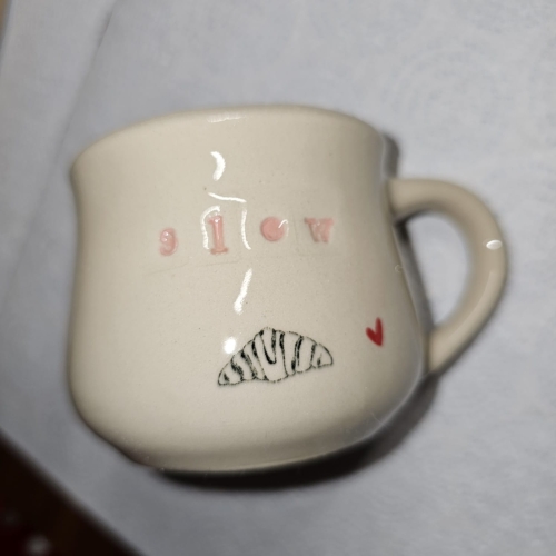 Kubek ceramiczny slow i croissant Glena Art beczułka mała kubeczek z uszkiem do kawy herbaty ulubiony kubek z napisem slow i croissant i rogalikiem ceramiczny ceramika 120 ml