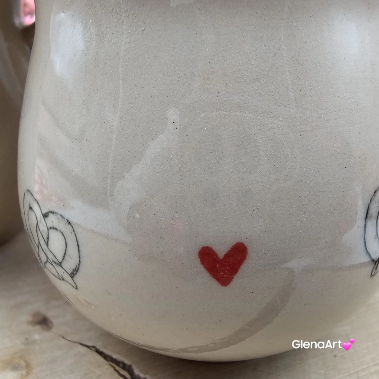 Kubek czeski z rogalikami i serduszkami beczułka ceramiczny Glena Art kubek z uszkiem do kawy herbaty ulubiony kubek ceramiczny ceramika 220 ml z rogalikami i czerwonymi serduszkami