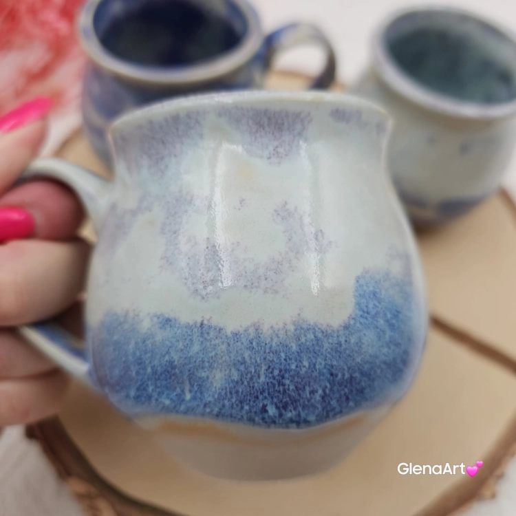 Kubek czeski błękitna chmurka ceramiczny Glena Art beczułka jasnoniebieska kubek z uszkiem do kawy herbaty ulubiony kubek ceramiczny ceramika 250 ml