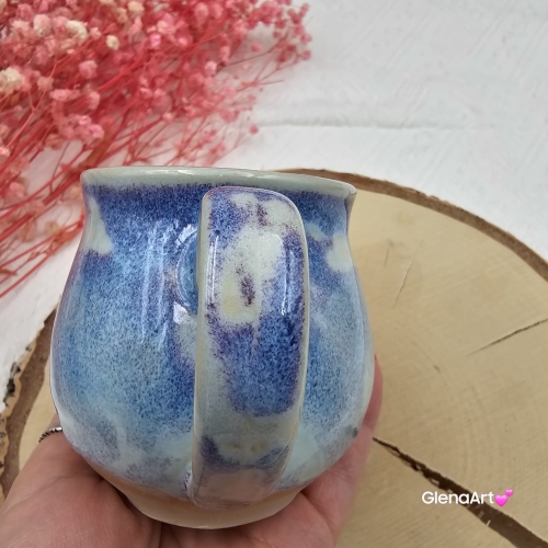 Kubek czeski błękitna chmurka jo ceramiczny Glena Art beczułka niebieska z napisem JO pop kaszubsku tak kubek z uszkiem do kawy herbaty ulubiony kubek ceramiczny ceramika 250 ml jo