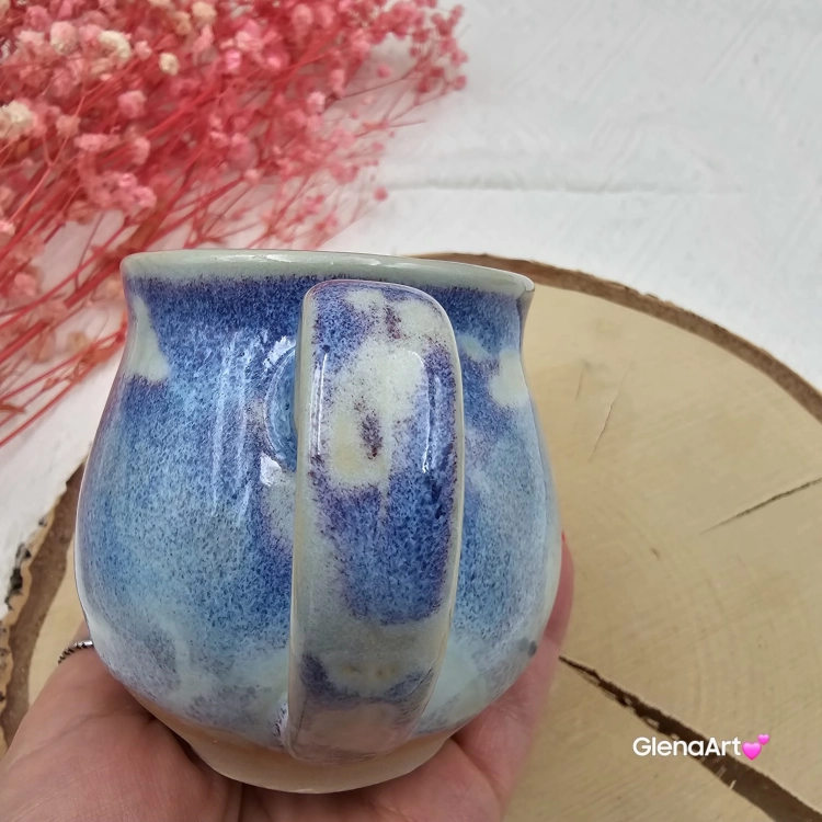 Kubek czeski błękitna chmurka jo ceramiczny Glena Art beczułka niebieska z napisem JO pop kaszubsku tak kubek z uszkiem do kawy herbaty ulubiony kubek ceramiczny ceramika 250 ml jo
