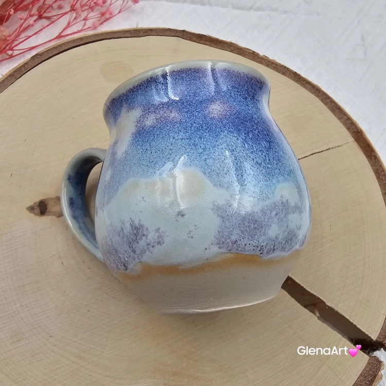 Kubek czeski błękitna chmurka jo ceramiczny Glena Art beczułka niebieska z napisem JO pop kaszubsku tak kubek z uszkiem do kawy herbaty ulubiony kubek ceramiczny ceramika 250 ml jo