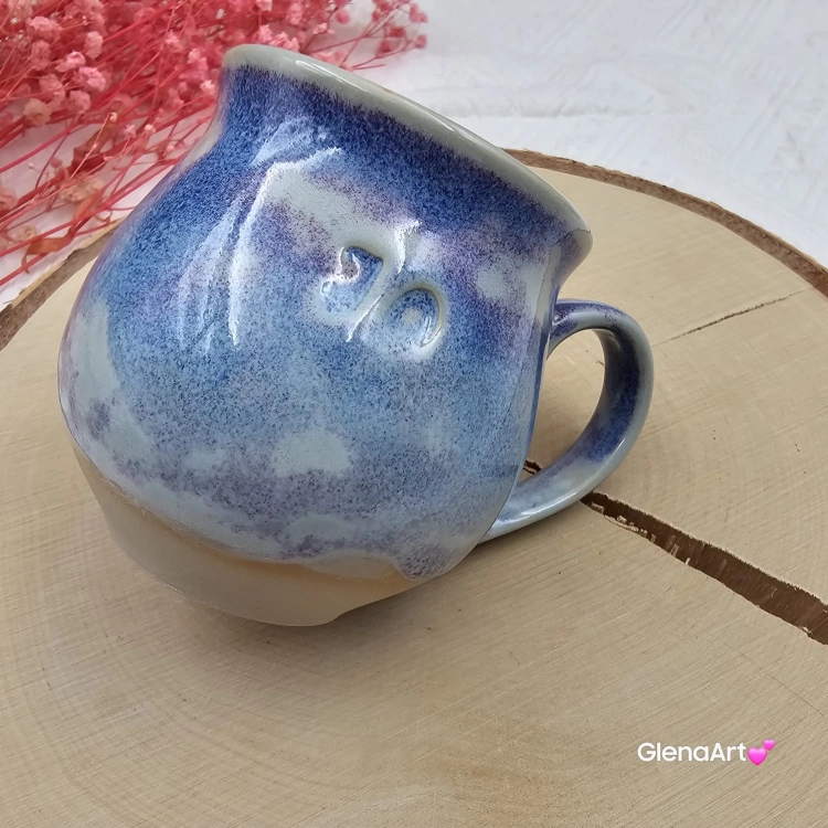 Kubek czeski błękitna chmurka jo ceramiczny Glena Art beczułka niebieska z napisem JO pop kaszubsku tak kubek z uszkiem do kawy herbaty ulubiony kubek ceramiczny ceramika 250 ml jo