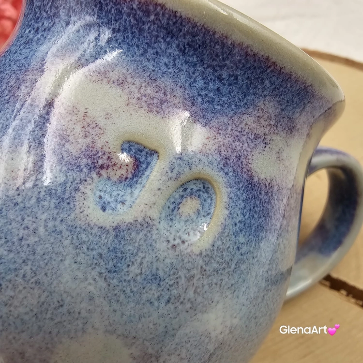 Kubek czeski błękitna chmurka jo ceramiczny Glena Art beczułka niebieska z napisem JO pop kaszubsku tak kubek z uszkiem do kawy herbaty ulubiony kubek ceramiczny ceramika 250 ml jo
