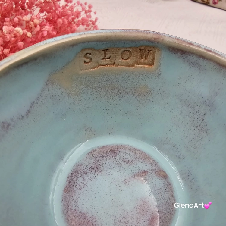 Filiżanka ceramiczna slow Glena Art niebieska chmurka z uszkiem do kawy herbaty ulubiony kubek ceramiczny ceramika 250 ml rękodzieło niebieskie kolory i napis wewnątrz slow