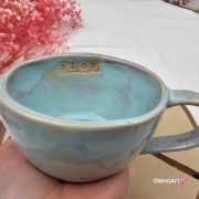 Filiżanka ceramiczna slow Glena Art niebieska chmurka z uszkiem do kawy herbaty ulubiony kubek ceramiczny ceramika 250 ml rękodzieło niebieskie kolory i napis wewnątrz slow