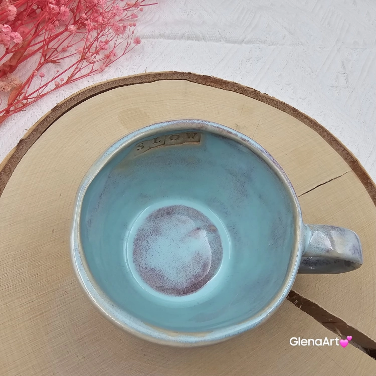 Filiżanka ceramiczna slow Glena Art niebieska chmurka z uszkiem do kawy herbaty ulubiony kubek ceramiczny ceramika 250 ml rękodzieło niebieskie kolory i napis wewnątrz slow