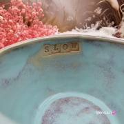 Filiżanka ceramiczna slow Glena Art niebieska chmurka z uszkiem do kawy herbaty ulubiony kubek ceramiczny ceramika 250 ml rękodzieło niebieskie kolory i napis wewnątrz slow