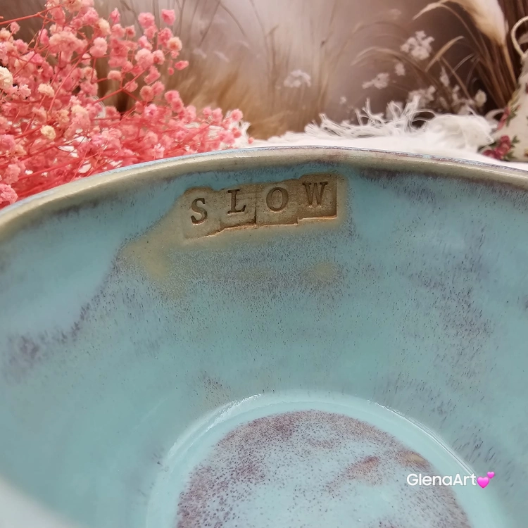 Filiżanka ceramiczna slow Glena Art niebieska chmurka z uszkiem do kawy herbaty ulubiony kubek ceramiczny ceramika 250 ml rękodzieło niebieskie kolory i napis wewnątrz slow