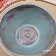 Filiżanka ceramiczna z serduszkiem na dnie Glena Art niebieska chmurka z uszkiem do kawy herbaty ulubiony kubek ceramiczny ceramika 250 ml rękodzieło niebieskie kolory i serduszko na dnie