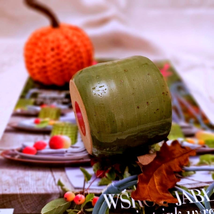 Pistacjowo - zielona czarka kubek bez ucha ręcznie toczony zielony kubek